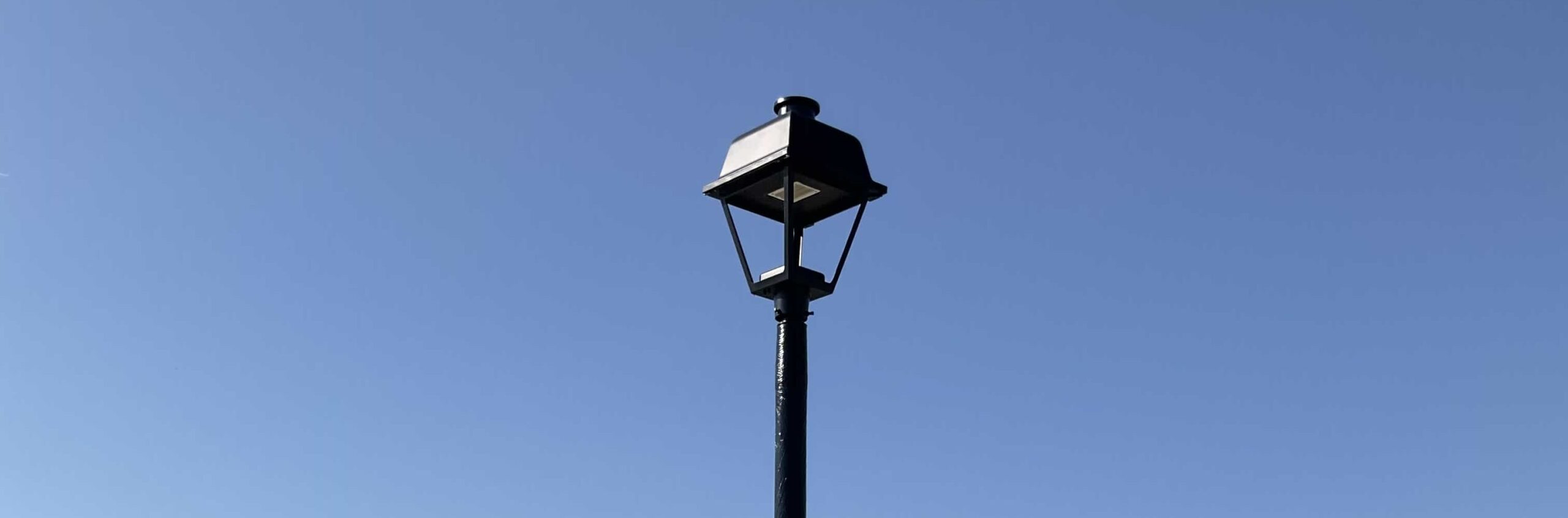 Traditional Light Zoom Solar Array